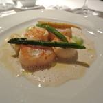 ラ・トルテュ - 赤座海老とホタテのフリカッセ　レモングラス風味のクリームソース