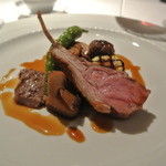 ラ・トルテュ - 乳飲み仔羊のアソルティマン　仔羊のジュ　ズッキーニのグリエ