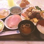 南三陸ホテル観洋 - 宮城県本吉郡南三陸町の南三陸ホテル観洋の朝食のバイキング。
      山盛り(^^)