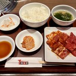 ワンカルビ - 料理写真:上ロース&豚カルビ定食