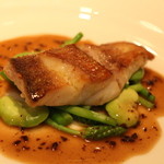 甘鯛のポアレ　黒オリーブソース　