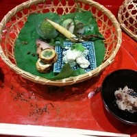 草喰 なかひがし - 先付け、誕生日だったので赤飯が特別に、粋な計らいに感動❕