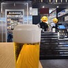 Beer Stand Shigetomi Ekie - アサヒビール・マルエフ三度注ぎ(税込700円)
                三度注ぎは1回泡を作って、しばらく泡が落ち着くまで小休止してから再び注ぎます
                炭酸を抜きながらふんわりとした泡を構築、シルキーな泡の口当たりが印象的