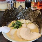 横浜家系ラーメン 魂心家 - 料理写真: