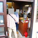 谷川米穀店 - 平日でも少し行列してます