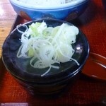 野村屋本店 - 佐野名物セット（耳うどん・大根そば）＋トッピング揚げ玉の大根蕎麦の薬味とつゆ