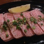 肉や 恵比寿 まる福 - 三角バラ