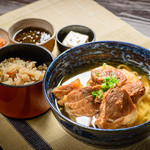 Hyakunen Koka Ufuya - 圧倒的人気のアグーの肉そば。ボリュームたっぷり！
