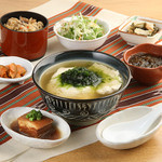 Hyakunen Koka Ufuya - ちゅら御膳。女性に人気のゆし豆腐をメインとした女性におすすめのメニューです。