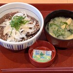 なか卯 - 料理写真:なか卯 茅場町店 柚子オニオン 藁焼き鰹たたき丼 ごはん小盛 970円 ＋ 味噌汁 120円（共に税込）
