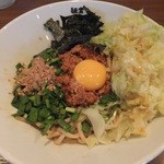 汁なし辛肉まぜそば（茹でキャベツトッピング）