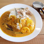 ヴェヌス サウス インディアン ダイニング - ランチビュッフェ(1000円) この日はサンバル、タマゴカレー、チキンコルマ、ポリヤル、サラダ、ライス、ナン、パヤサムの8品が食べ放題