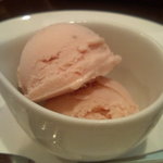 メリメロ - イチゴとクリームチーズのアイスクリーム