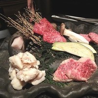 個室 和牛焼肉 吟 難波店 - 尾崎牛焼き物３点盛り