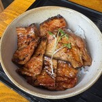 炭火焼豚丼 とんび