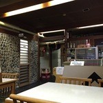 そば処 紀文 - この奥が厨房　すげぇ広い