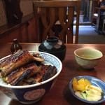 イチビキ - イチビキ・上丼¥2,850
      すごいボリュームでこの価格！
      肝吸いとお新香付き