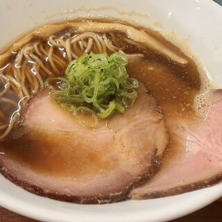 麺処 うきとみ - 料理写真:魚介しょうゆそば(並)
チャーシューがとても美味しいです♪
穂先メンマも◎