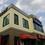 マクドナルド - 目白通りに面した所にあります