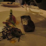 アクアヴィット - ビーフブリスケットのプレゼと根菜のピュレ　キャロット、ホースラディッシュ、ブリュッセルスプラウト