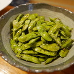 やまめ庵 - だだちゃ豆を酒蒸ししてごま油と黒こしょう。びっくりするほど美味しい！