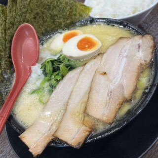 横浜家系ラーメン 龍馬家_0