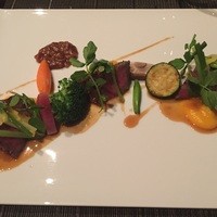 CANNA - 和牛テンダーロインのグリル タマリンドのソース 　花ニラの辛子味噌和えと彩り野菜