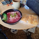 魚丼 - 料理写真: