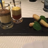 オチェーアノ - セモリナ粉を塗した的鯛のフリットに2種のベアルネーズソースと
