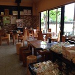 夢菓房たから 春日町本店 - イートインスペース