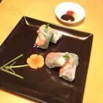 サイゴンレストラン - 最初に出てくる「生春巻き」太くて食べ応え十分。タレは味噌混ぜのスイートチリ。