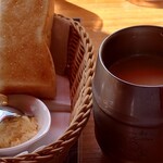 珈琲所コメダ珈琲店 - 料理写真:選べるモーニング(バタートースト、手作りたまごペースト)＋たっぷりアイスオーレ680円(ストロー無し、氷無し)