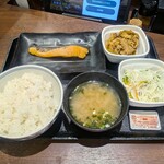 吉野家 - 料理写真:焼魚牛小鉢定食(666円)