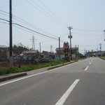 とんとん坂 - もしも、妙宣寺に寄ったなら県道６５号を真野・新町方向に向かい、「石」の赤い看板の先。交差点を左。