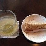 星のや竹富島 - お着きのお菓子‥沖縄の郷土菓子 "ちんぴん" とハーブティー(月桃・カシ・ガバ・レモングラス)