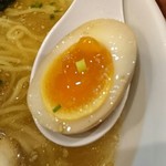 麺屋 すずらん - 燻製玉子