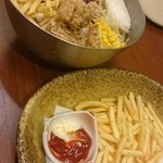 Torishou - ポテトとファミリーサラダ(でかい！)