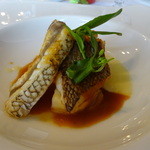 シェ・スガヤ - 魚料理(サクラマスと鯛、下にはタラバガニのテリーヌ)