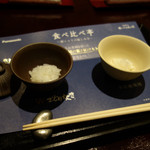 食べ比べ亭 - お。ひとくちサイズ…。茶碗が少しにおう？ちゃんと洗えてるのか？