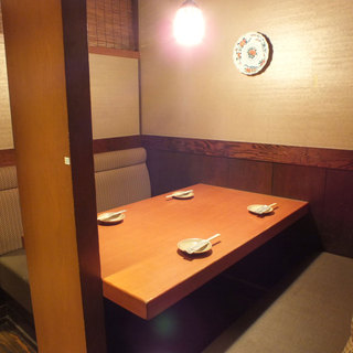 半個室のテーブル席