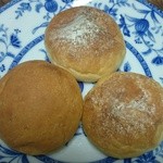 キキダウンステアーズベーカリー - 左下はプチパン  残りは大好きなおいもぱん