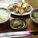 北京菜館 天香茶屋 - ぎょうざ定食 (750円)