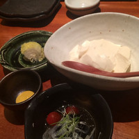 魚匠 銀平 心斎橋店 - ざる豆腐、辛子醤油で