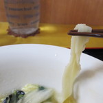 興隆 刀削麺酒家 - 細くて薄めの麺
