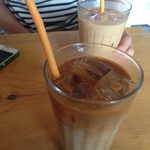 ソーダカフェ ハヤマ - マッドコーヒー牛乳(手前)とスペシャリティーコーヒー牛乳(奥)