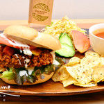 カフェ simme - 天然酵母ベーグル の くるまふカツ バーガーセット 800円〜