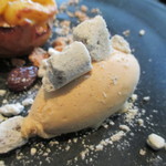 ラ・ボンヌターブル - 熱々！安納芋のスィートポテトを乗せた焼きリンゴ、シナモン香るクランブル、キャラメルのアイス、赤ワインに漬けたレーズン、黒豆黄粉のメレンゲ
      