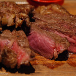 肉ビストロ SIXMARS - ニュージーランド牛のサーロインとリブアイ
