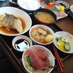 一力 - 鮪刺身・鱈煮付・肉じゃがの定食