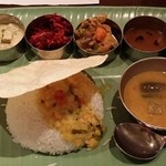 ケララの風II - なすのヨーグルト煮、ビーツの削りココナッツ炒め蒸し和え、ミックス野菜の焦がしココナッツマサラ和え